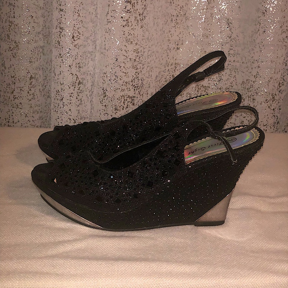 Dress Shoes with Black Rhinestones Embellished. Size 9.